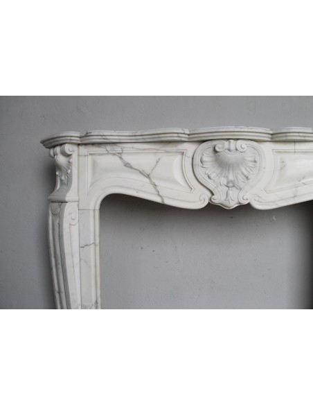 023 BIG "TROIS COQUILLES AMÉLIORÉ" FIREPLACE CARVED IN STATUARY ARABESCATO MARBLE, CALACATTA QUARRY