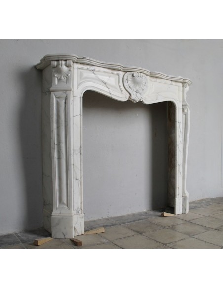 023 BIG "TROIS COQUILLES AMÉLIORÉ" FIREPLACE CARVED IN STATUARY ARABESCATO MARBLE, CALACATTA QUARRY
