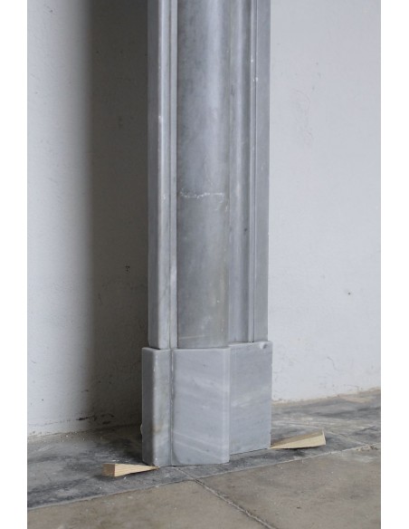 304 SMALL ANTIQUE LOUIS XIV "BOUDIN CARRÉ" FIREPLACE MANTEL IN GREY BARDIGLIO MARBLE