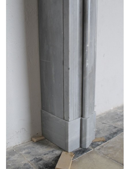 304 SMALL ANTIQUE LOUIS XIV "BOUDIN CARRÉ" FIREPLACE MANTEL IN GREY BARDIGLIO MARBLE