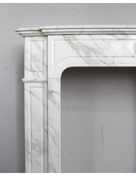 308 ANTIQUE LOUIS XIV "PARISIENNE" FIREPLACE MANTEL IN WHITE CALACATTA "CLASSIC" MARBLE