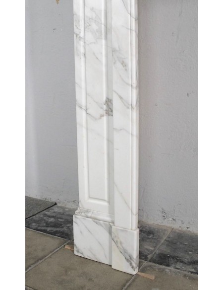 308 ANTIQUE LOUIS XIV "PARISIENNE" FIREPLACE MANTEL IN WHITE CALACATTA "CLASSIC" MARBLE
