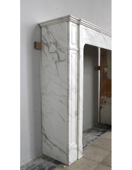 308 ANTIQUE LOUIS XIV "PARISIENNE" FIREPLACE MANTEL IN WHITE CALACATTA "CLASSIC" MARBLE