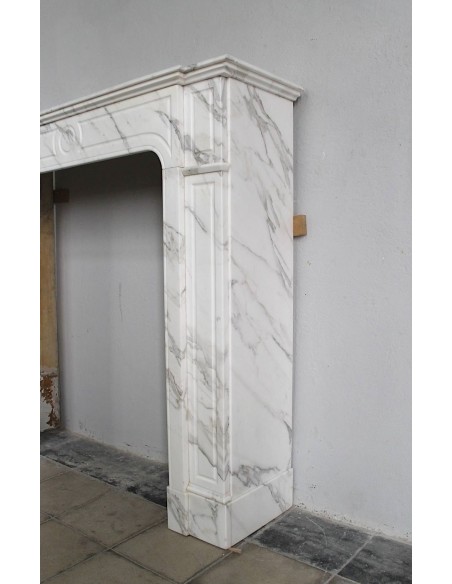 308 ANTIQUE LOUIS XIV "PARISIENNE" FIREPLACE MANTEL IN WHITE CALACATTA "CLASSIC" MARBLE