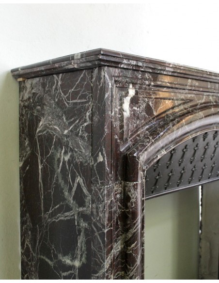 311 LOUIS XIV "BOUDIN ARRONDI" FIREPLACE MANTEL IN ROUGE LEVANTO MARBLE WITH ITS OWN ORIGINAL CAST IRON INSERT
