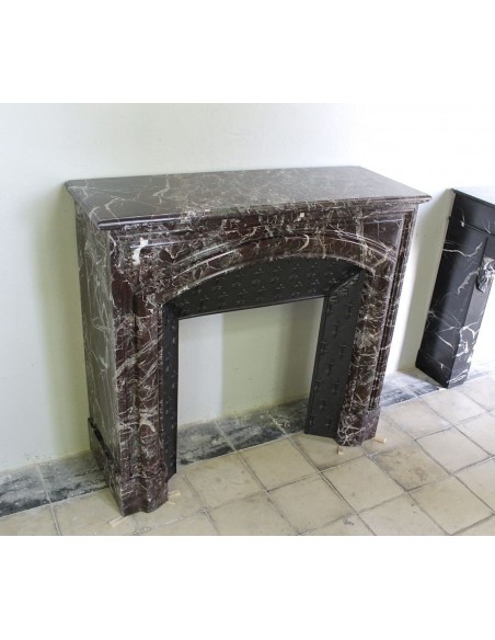 311 LOUIS XIV "BOUDIN ARRONDI" FIREPLACE MANTEL IN ROUGE LEVANTO MARBLE WITH ITS OWN ORIGINAL CAST IRON INSERT