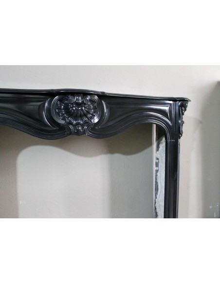 040 ANTIQUE ORIGINAL BAROQUE "TROIS COQUILLES AMÉLIORÉ" FIREPLACE MANTEL IN BLACK BELGIUM MARBLE