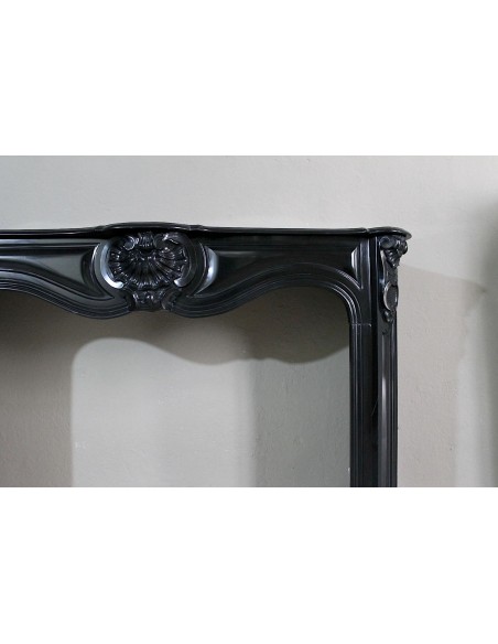 040 ANTIQUE ORIGINAL BAROQUE "TROIS COQUILLES AMÉLIORÉ" FIREPLACE MANTEL IN BLACK BELGIUM MARBLE