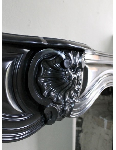 040 ANTIQUE ORIGINAL BAROQUE "TROIS COQUILLES AMÉLIORÉ" FIREPLACE MANTEL IN BLACK BELGIUM MARBLE