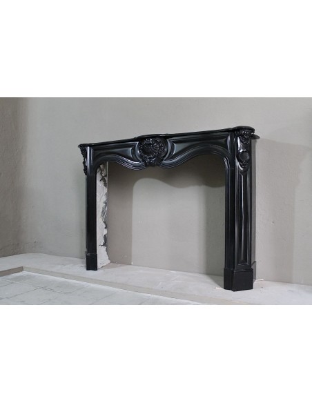 040 ANTIQUE ORIGINAL BAROQUE "TROIS COQUILLES AMÉLIORÉ" FIREPLACE MANTEL IN BLACK BELGIUM MARBLE