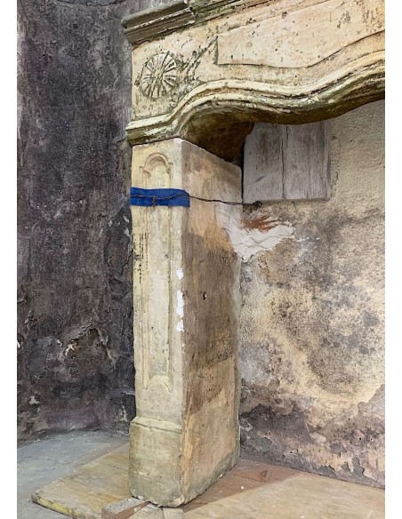 902 IMPORTANT "TRUMEAU" FIREPLACE MANTEL CARVED IN CAEN STONE