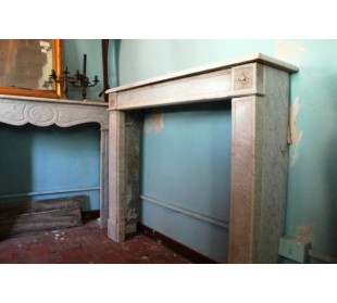 Antique Louis XVI "Deux Roses" fireplace mantel carved in white Carrara marble