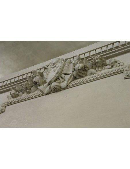 015G TUTTO INTAGLIO SU LEGNO PER QUESTA CAMINIERA A PANNELLO