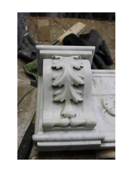 813 ANTIQUE ITALIAN FIREPLACE IN WHITE CARRARA MARBLE, 18TH CENTURY