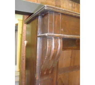 Elegant Antique wooden fireplace surround dating back to the 19th century. 2