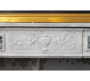 Big antique Neoclassical fireplace mantel carved in white Carrara marble with green marble inlays. 2