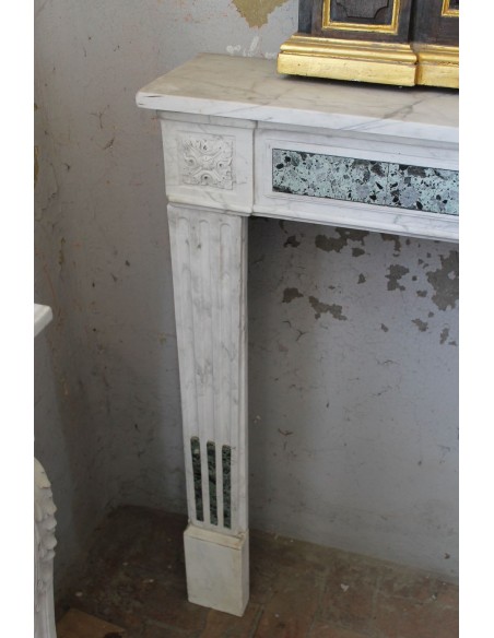 236 LARGE ANTIQUE LOUIS XVI FIREPLACE MANTEL CARVED IN WHITE CARRARA MARBLE WITH GREEN ALPS INLAYS