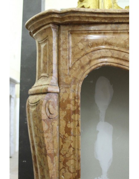 092 ANTIQUE "POMPADOUR GALBÉ" FIREPLACE MANTEL IN ITALIAN ROSSO ASIAGO MARBLE