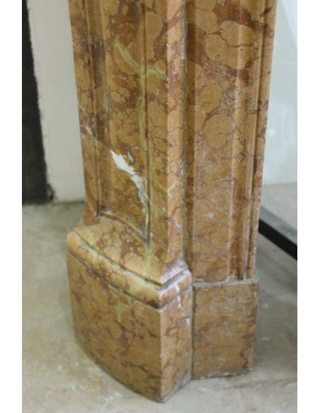 092 ANTIQUE "POMPADOUR GALBÉ" FIREPLACE MANTEL IN ITALIAN ROSSO ASIAGO MARBLE