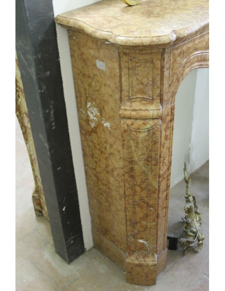092 ANTIQUE "POMPADOUR GALBÉ" FIREPLACE MANTEL IN ITALIAN ROSSO ASIAGO MARBLE