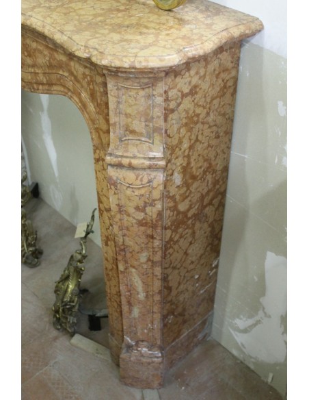 092 ANTIQUE "POMPADOUR GALBÉ" FIREPLACE MANTEL IN ITALIAN ROSSO ASIAGO MARBLE