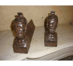 024 "SOLDATO GRECO", COPPIA IN GHISA, EPOCA ART NOUVEAU