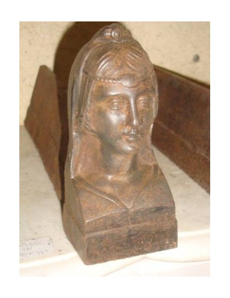 027 "DONNA ORIENTALE", COPPIA DI ALARI IN GHISA PER CAMINETTO