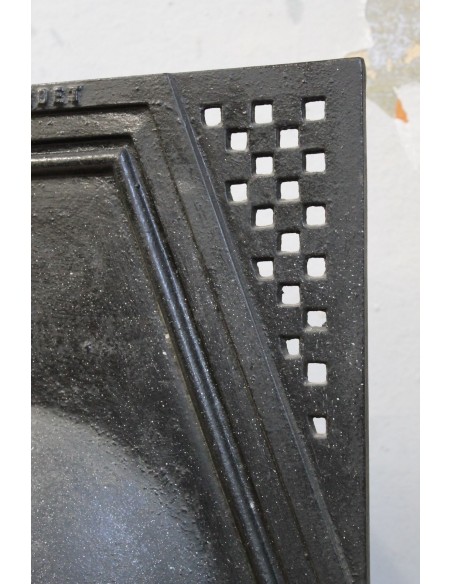 704 GH SMALL ART DECO CAST IRON FIREPLACE SIGNED GENTIL & BOURDET