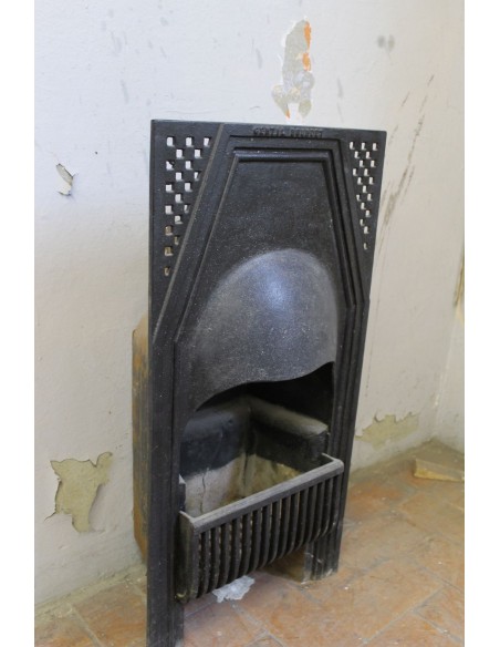 704 GH SMALL ART DECO CAST IRON FIREPLACE SIGNED GENTIL & BOURDET