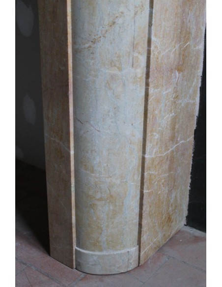 710 ART DECO "GRAPPE DE RAISIN" MANTEL IN YELLOW GIALLO SIENA AND BRÈCHE VIOLETTE MARBLE