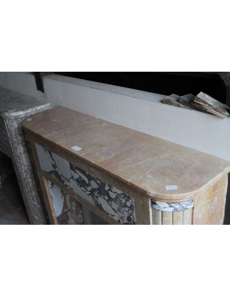 710 ART DECO "GRAPPE DE RAISIN" MANTEL IN YELLOW GIALLO SIENA AND BRÈCHE VIOLETTE MARBLE