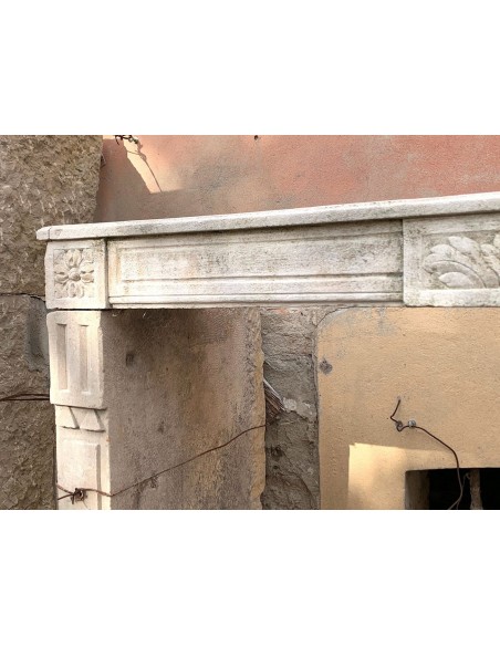 913 ANTIQUE LOUIS XVI FIREPLACE IN PIERRE DU BEAUJOLAIS STONE
