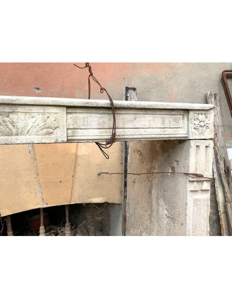 913 ANTIQUE LOUIS XVI FIREPLACE IN PIERRE DU BEAUJOLAIS STONE