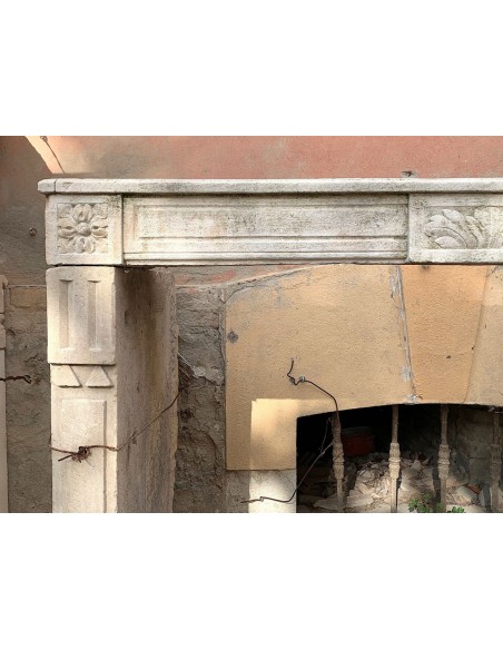 913 ANTIQUE LOUIS XVI FIREPLACE IN PIERRE DU BEAUJOLAIS STONE