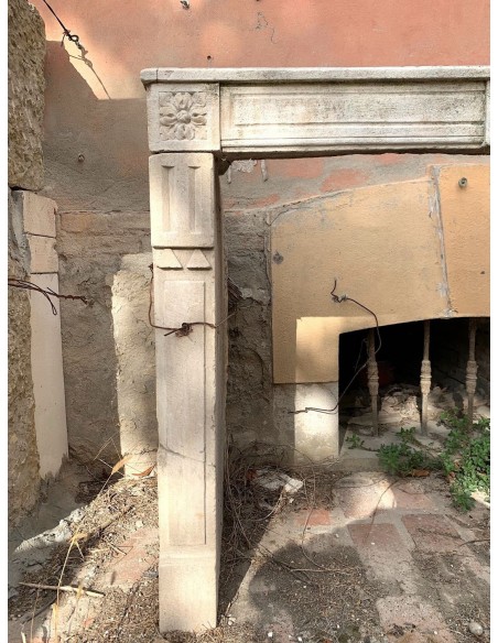 913 ANTIQUE LOUIS XVI FIREPLACE IN PIERRE DU BEAUJOLAIS STONE