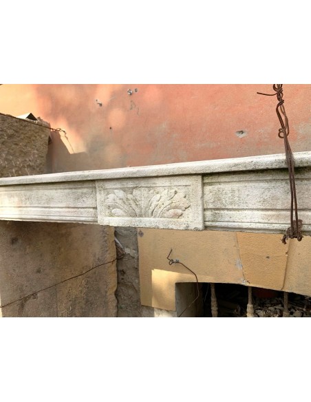 913 ANTIQUE LOUIS XVI FIREPLACE IN PIERRE DU BEAUJOLAIS STONE