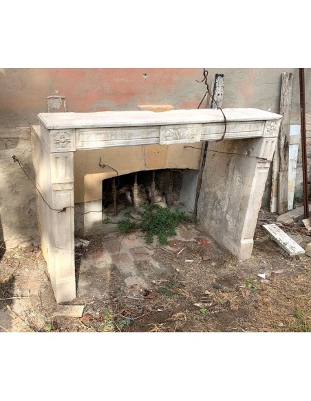 913 ANTIQUE LOUIS XVI FIREPLACE IN PIERRE DU BEAUJOLAIS STONE