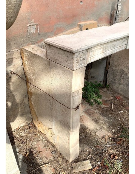 913 ANTIQUE LOUIS XVI FIREPLACE IN PIERRE DU BEAUJOLAIS STONE