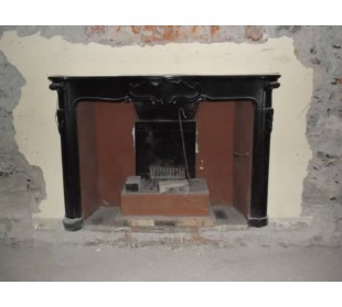 Large, important and very elegant antique fireplace in black Varenna marble. 2