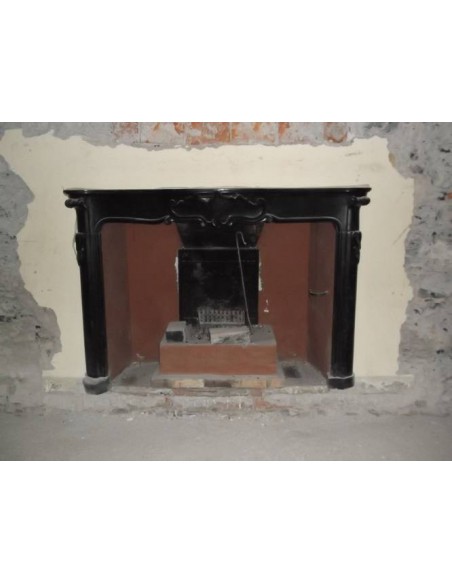 809 LARGE, IMPORTANT AND VERY ELEGANT ANTIQUE FIREPLACE IN BLACK VARENNA MARBLE