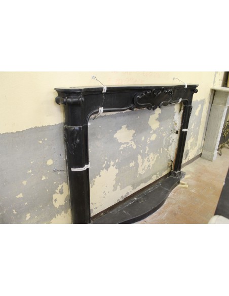 809 LARGE, IMPORTANT AND VERY ELEGANT ANTIQUE FIREPLACE IN BLACK VARENNA MARBLE