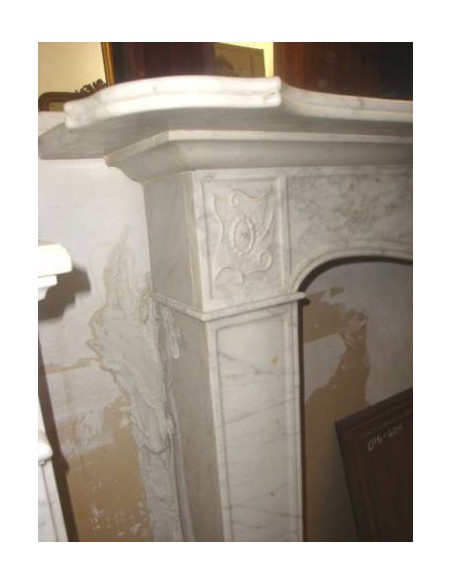 ANTIQUE PIEDMONTESE FIREPLACE, BETWEEN ART NOUVEAU AND REGENCY, CARVED IN BIANCO "VENATINO" CARRARA MARBLE